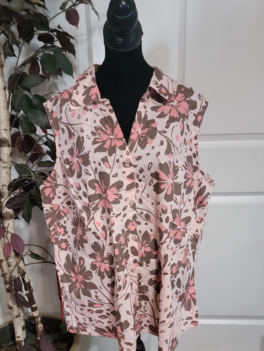 Basic Editions Pink and Brown Floral Sleeveless Button-Up Blouse